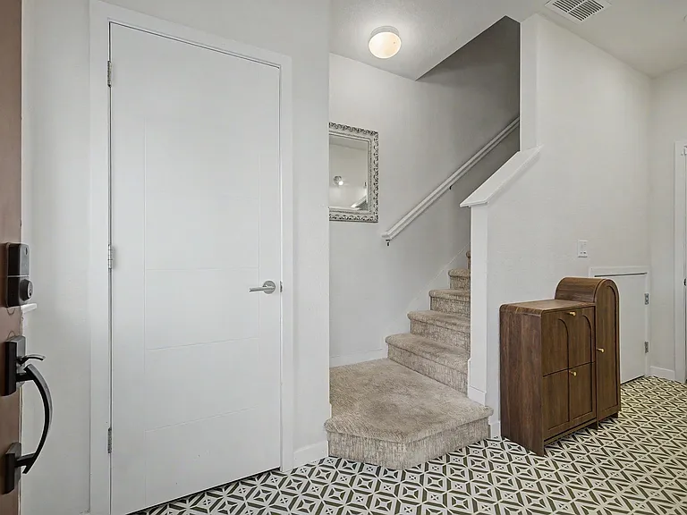 570 W Amherst Ave — Photo 9