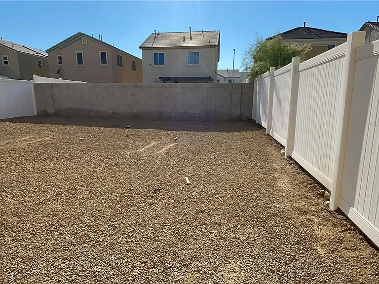 5275 Emelita St — Photo 2