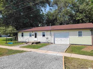 309 E Washington St, Flora, IL 62839