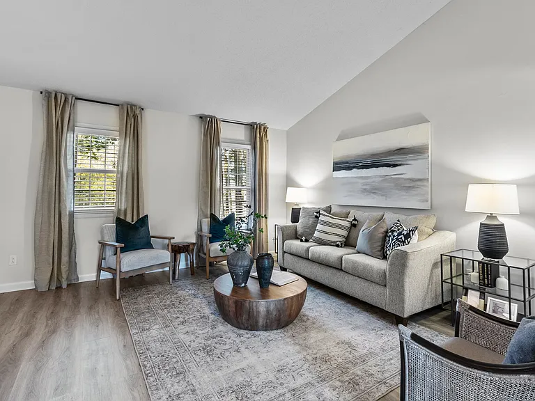 West Oak Apartments — Photo 12