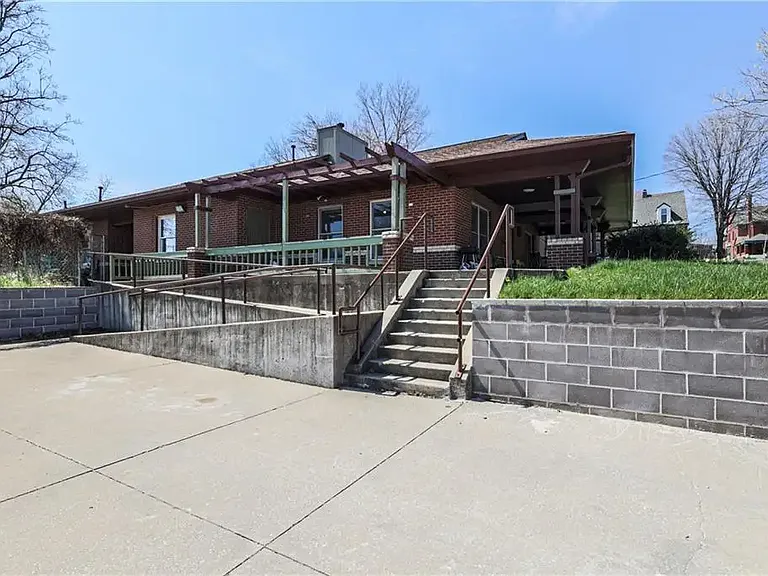 520 N White Ave — Photo 2