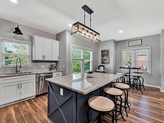 3rd image of 118 Westmeath Dr
