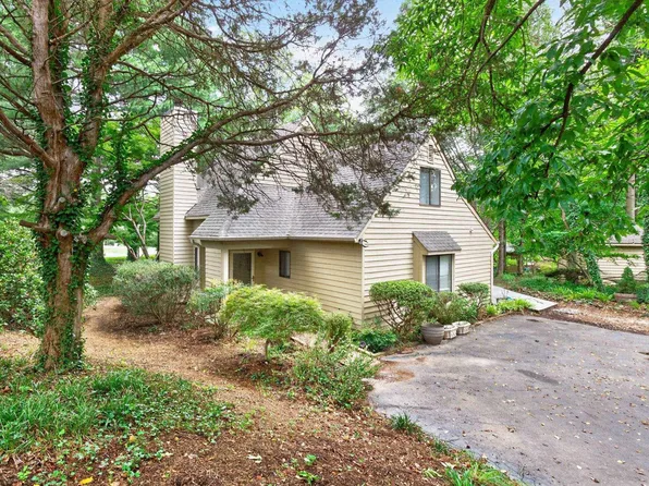 1249 Gristmill Dr, Charlottesville, VA 22902