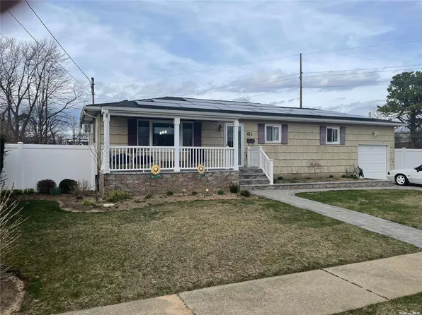 61 E Merritt Street, Lindenhurst, NY 11757
