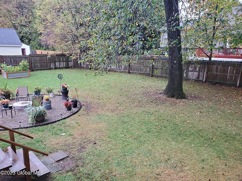 5th image of 168 Maple Avenue