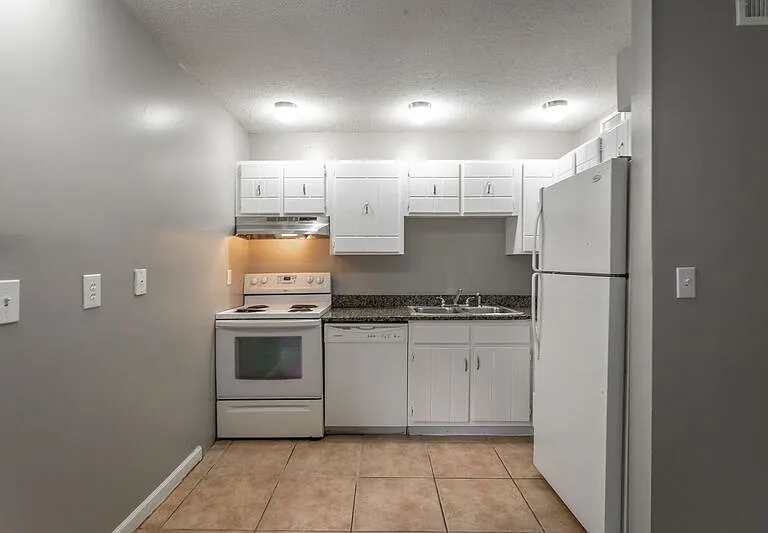 2414 Lyndon Ave — Photo 7