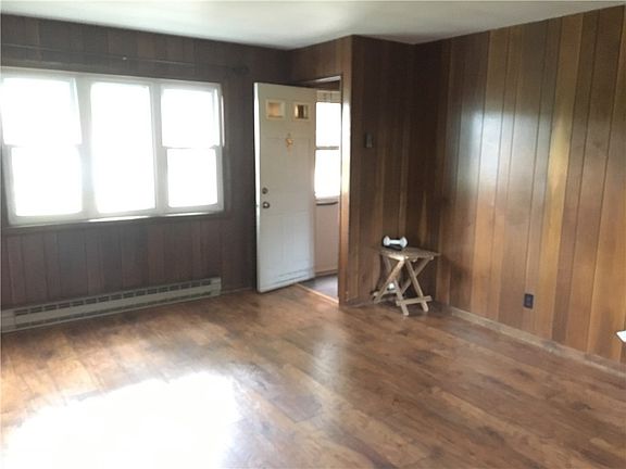 4th image of 2322 Belmont Ave