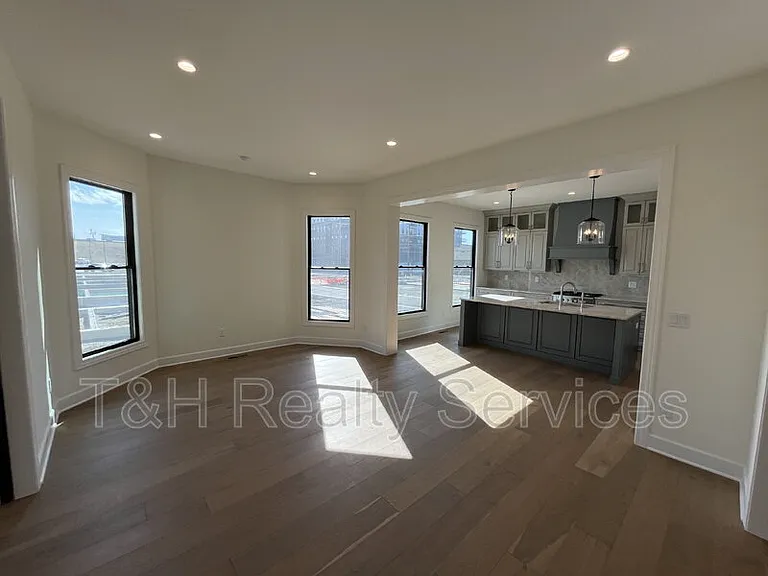 822 Union St — Photo 7