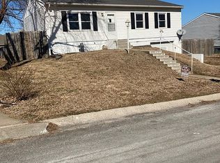 5205 Red Barn Ln, Saint Joseph, MO 64503