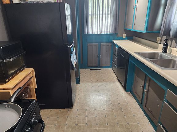 3rd image of 509 W 15th St