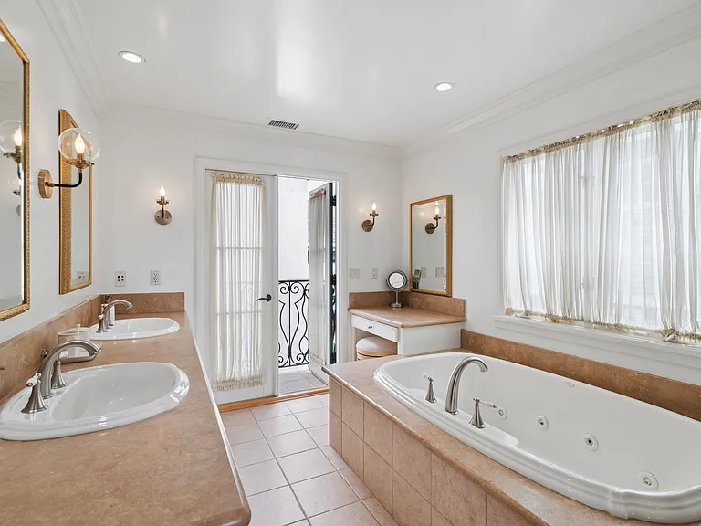 213 Coral Ave — Photo 32