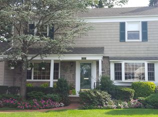 436 Laurel Rd, Rockville Centre, NY 11570