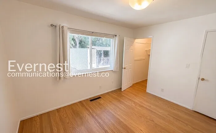 4335 Miranda Ave — Photo 8