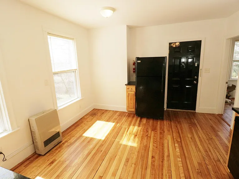 31 Frederic St #4 — Photo 6
