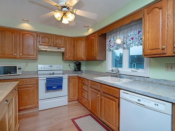 2nd image of 39 Whittier St #39