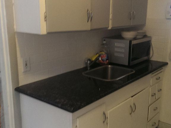 2nd image of 1000 V St APT 3