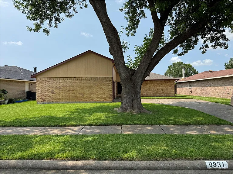 9831 Shell Rock Rd — Photo 1