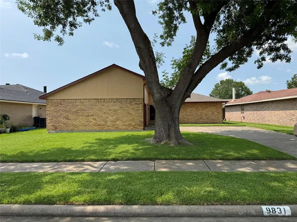 9831 Shell Rock Rd, La Porte, TX 77571
