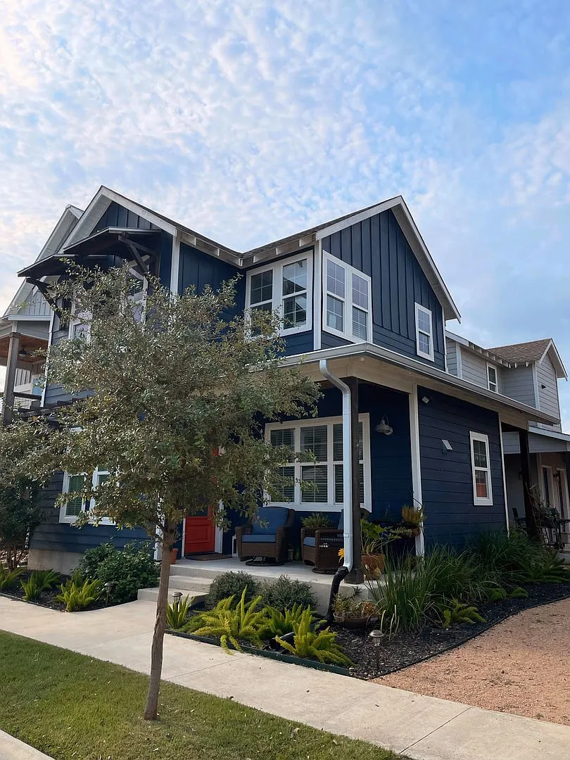 Town Creek Duplex / Walk to Dos Rios & Other Shops / High End Appliances /Fantastic Lighting/ Lot... — Photo 4