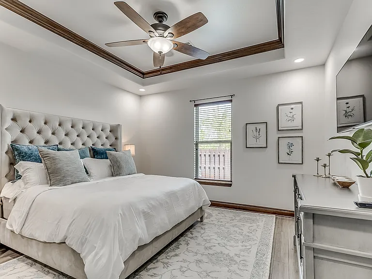 11804 Volterra Way — Photo 37