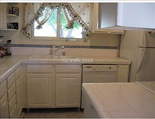 3rd image of 2712 Bryant Ave
