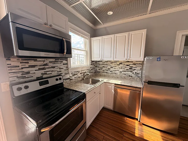 106 E Main St #2 — Photo 5
