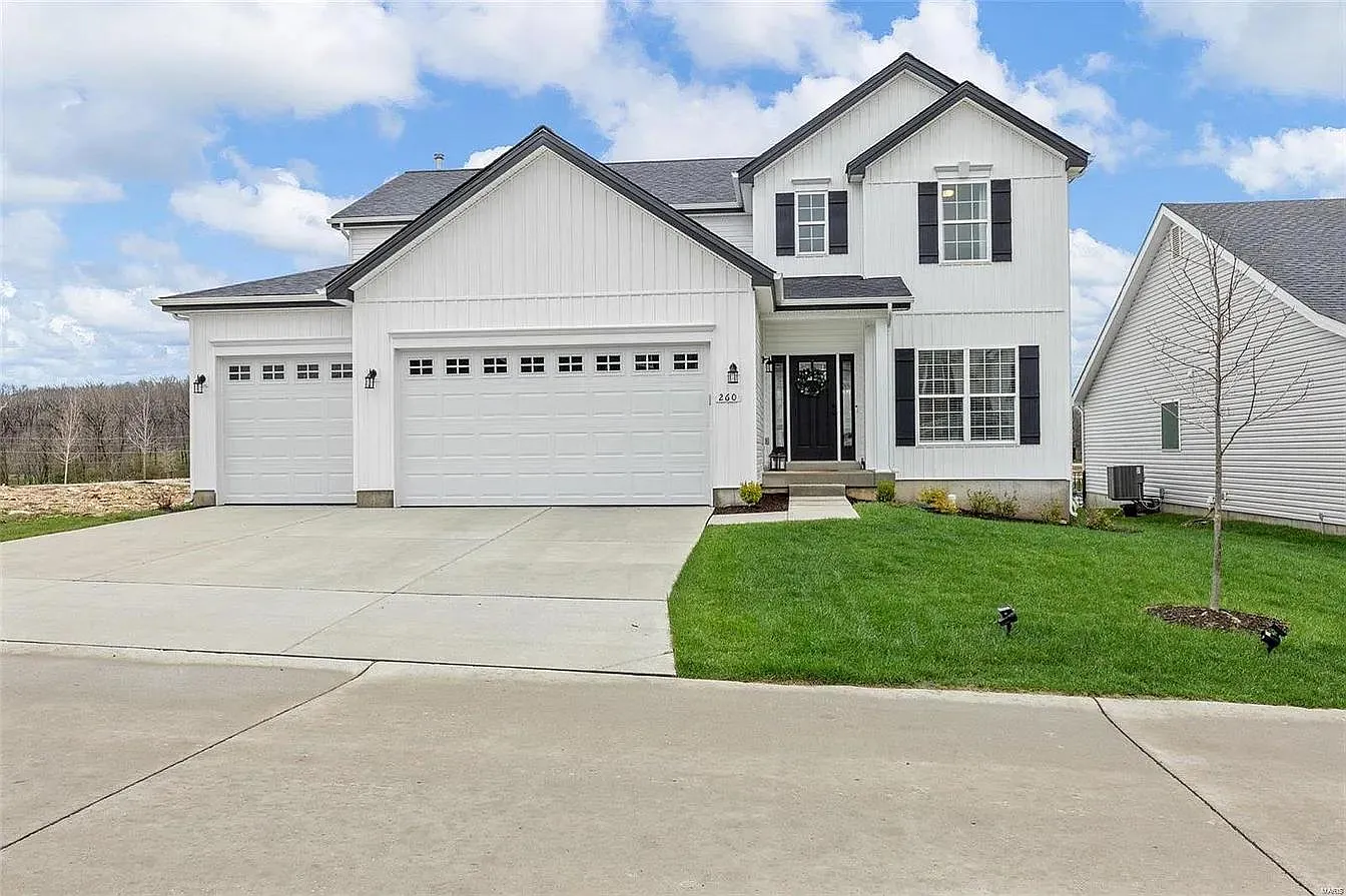 4 bed, 2.5 bath, 3000 sqft, $2,950 — Photo 2