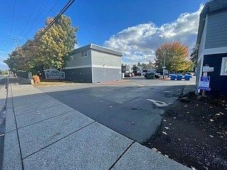 1st image of 760 Plymouth Dr NE #1B-1Ba
