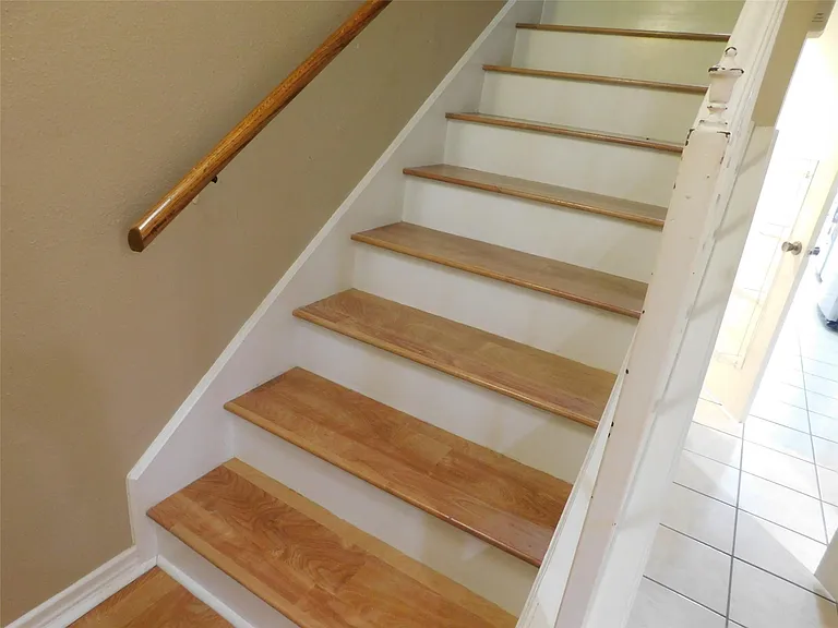 472 N Post Oak Ln — Photo 7