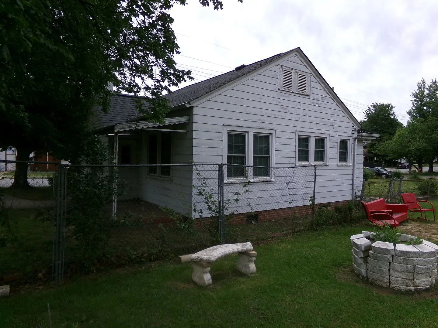 Spacious 3-Bedroom 2-Bathroom Home — Photo 3