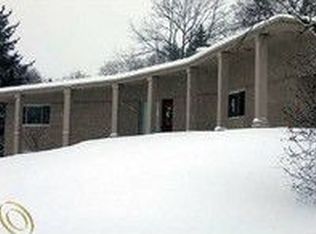 1585 Sodon Lake Dr, Bloomfield Hills, MI 48302