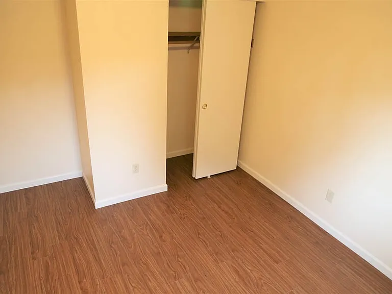 3358 SE Charlotte Pl — Photo 16