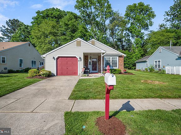 3rd image of 63 Knollwood Dr