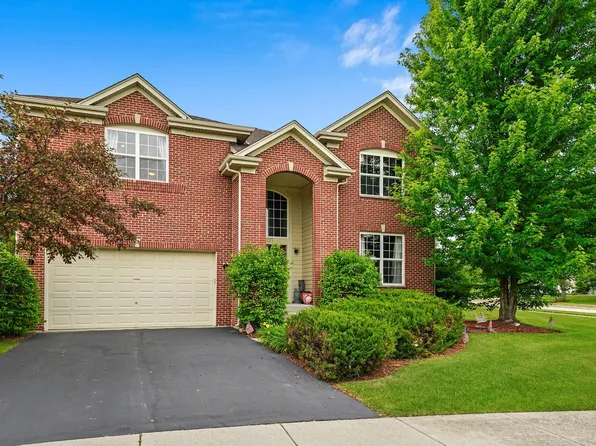 2900 Kelly Dr, Elgin, IL 60124