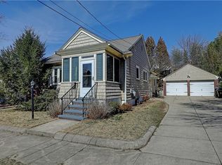 157 Sandringham Ave, Providence, RI 02908