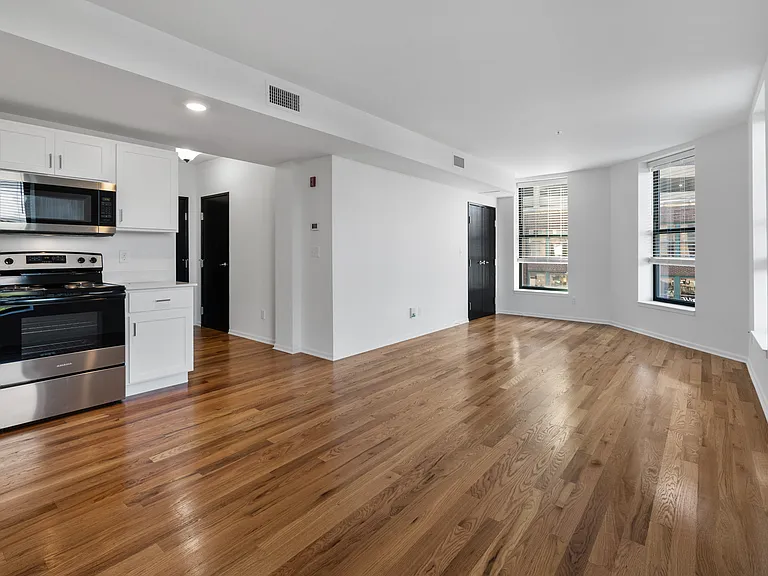 Rink Savoy Apartments — Photo 27