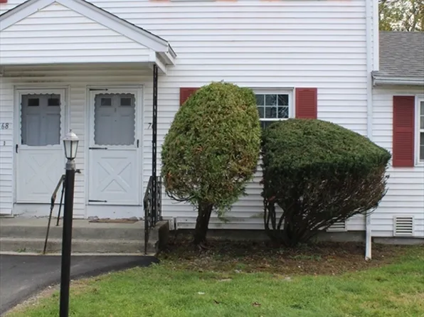 70 Arnold Ave #70, Lowell, MA 01852