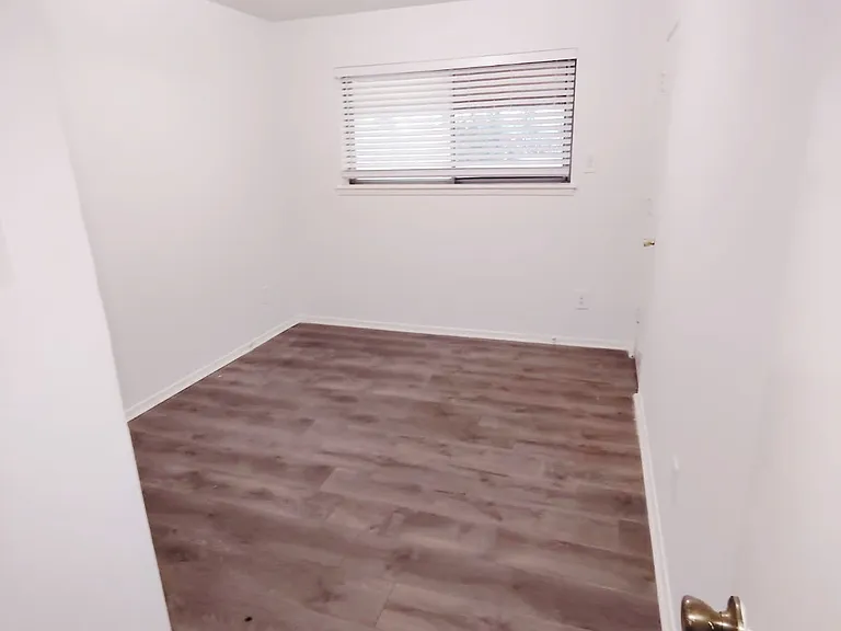 704 W End St — Photo 15