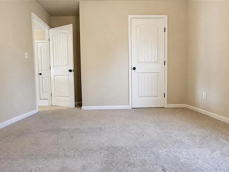 5817 Park Point — Photo 32