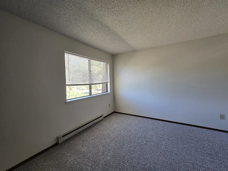 570 Manor Ct #B — Photo 22