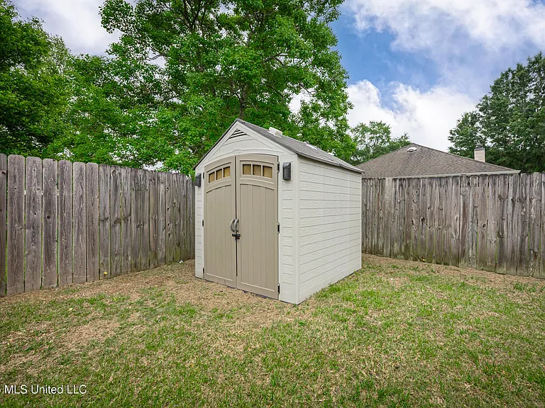 15208 Lisa Dr — Photo 48