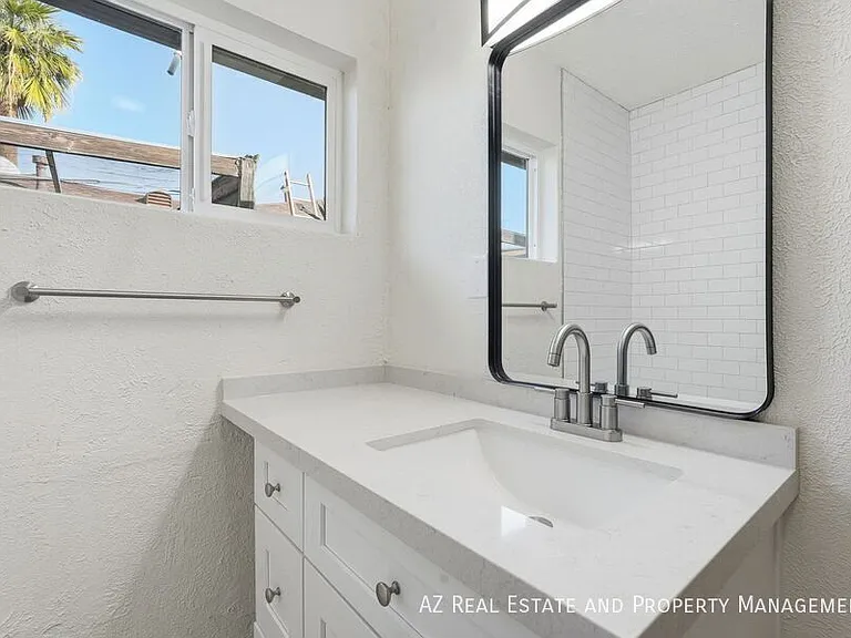 1806 E Coronado Rd #C — Photo 7