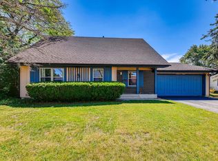24 Kenilworth Ave, Elk Grove Village, IL 60007