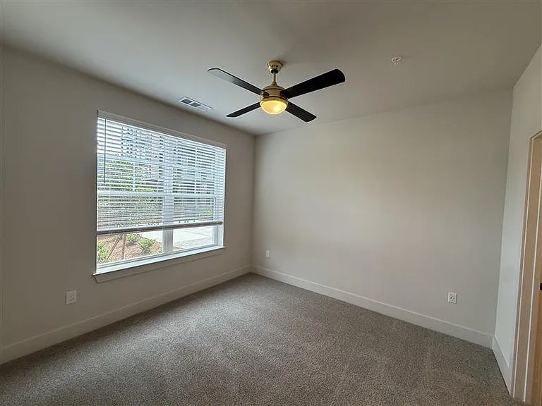 District on the Etowah Apartments — Photo 1442