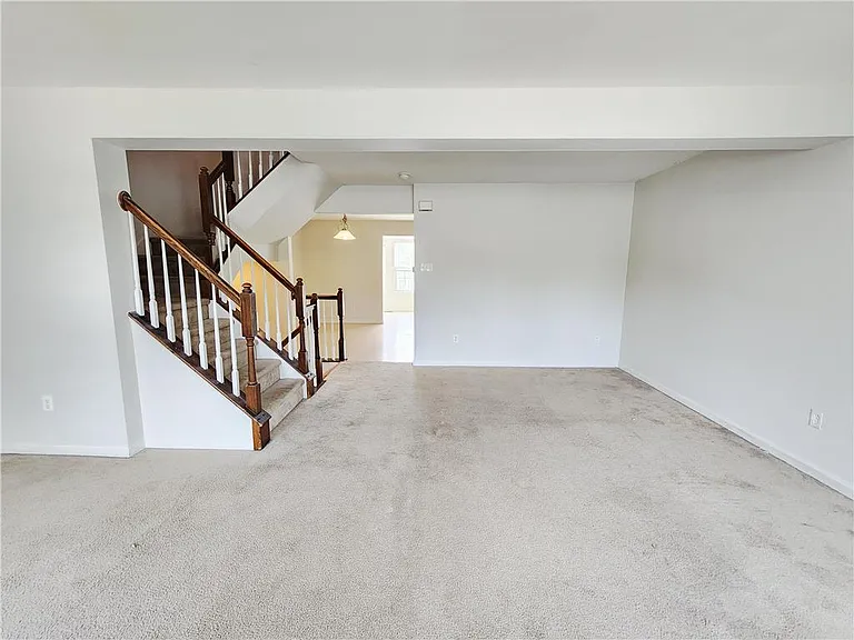 1073 Sparrow Way — Photo 18