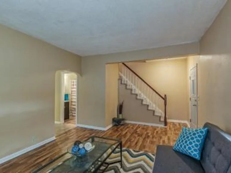 905 S Norwood Ave — Photo 2