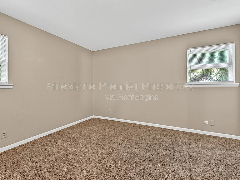 105 E Ford St — Photo 12