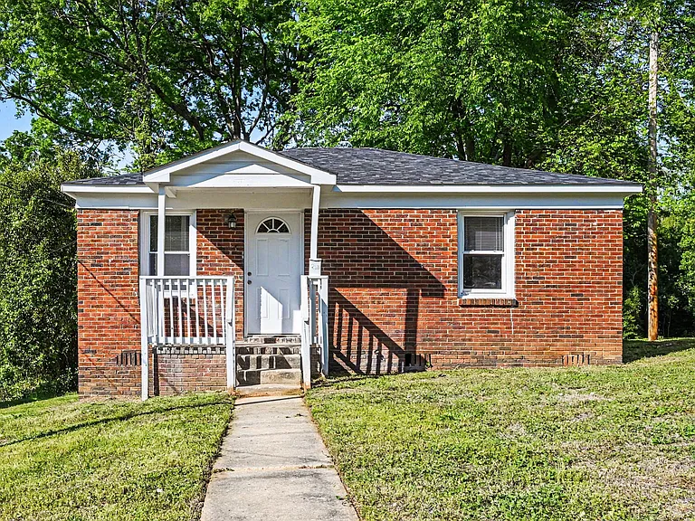 2604 Booker Ave — Photo 1