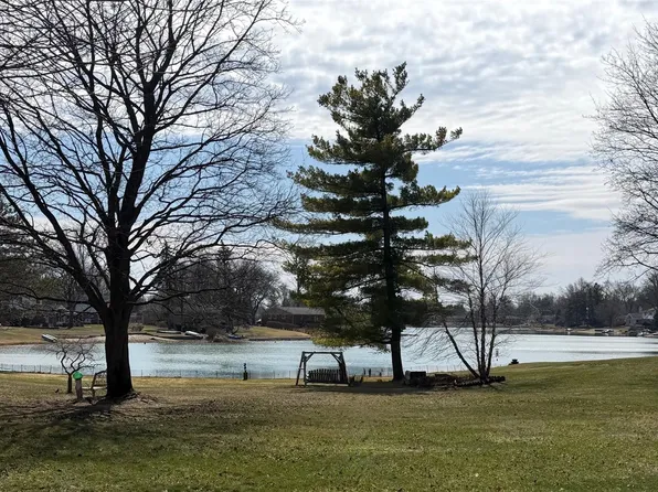 6366 Walker Dr, Troy, MI 48085