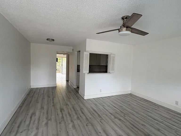 374 Camden Dr #P — Photo 4